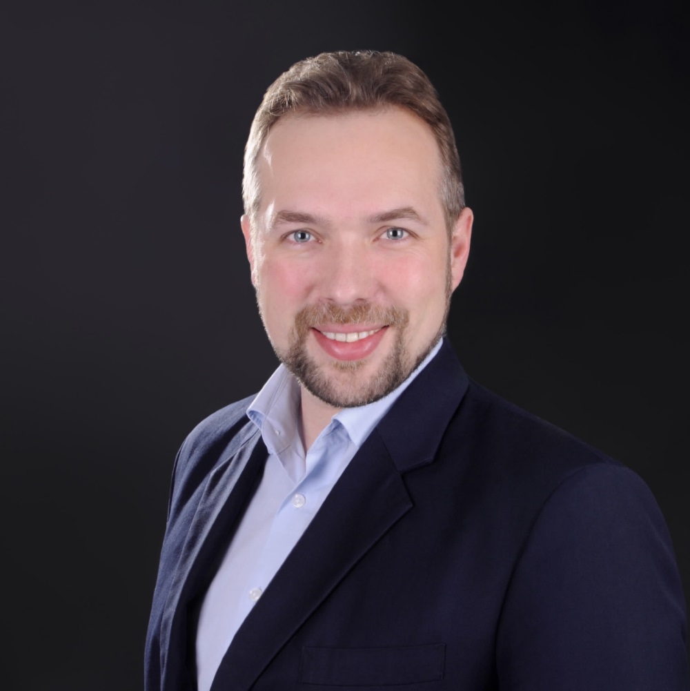 Porträt von Tobias Hesse.